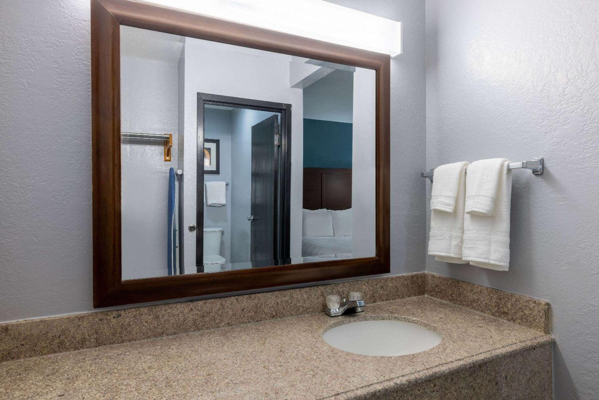 Travelodge By Wyndham ブルックリン・センター エクステリア 写真