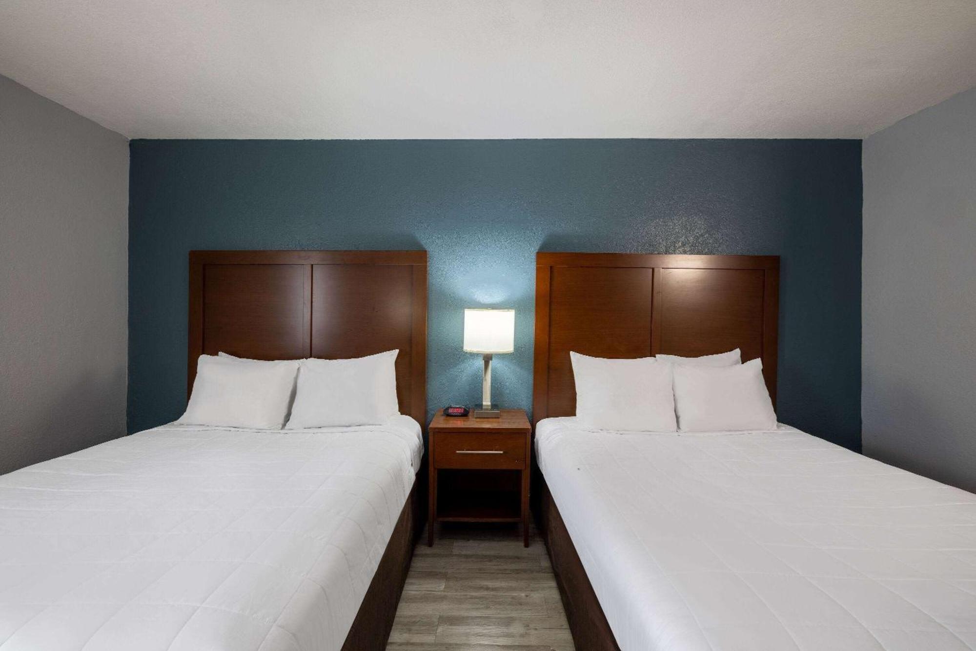 Travelodge By Wyndham ブルックリン・センター エクステリア 写真