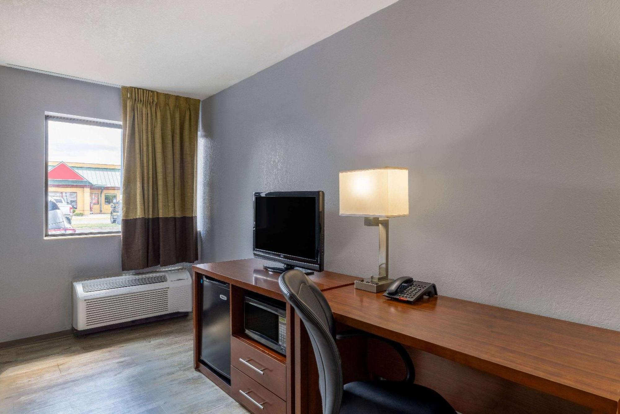 Travelodge By Wyndham ブルックリン・センター エクステリア 写真