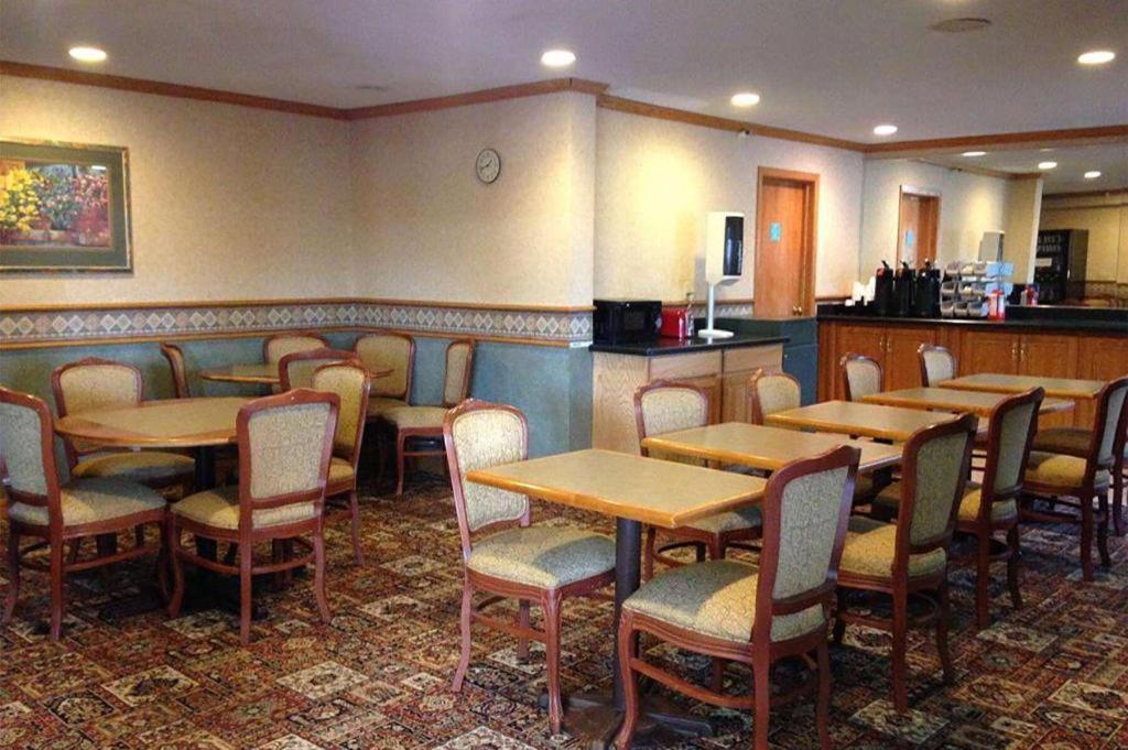 Travelodge By Wyndham ブルックリン・センター エクステリア 写真