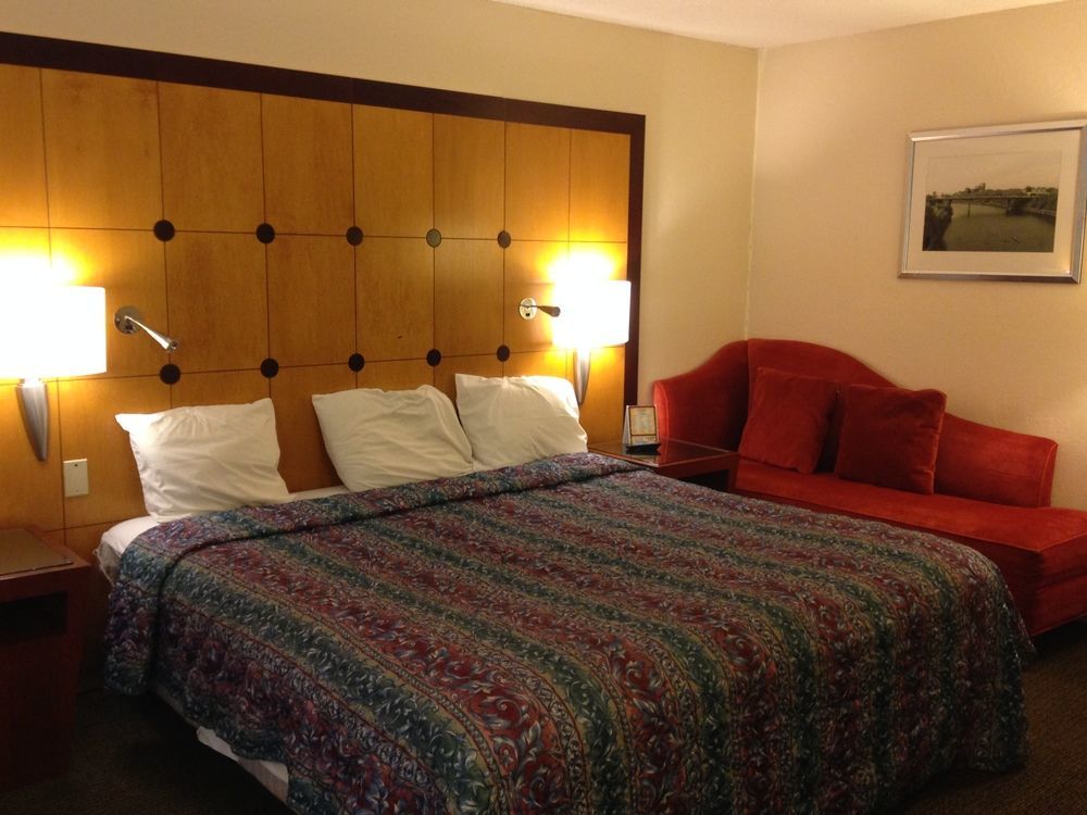 Travelodge By Wyndham ブルックリン・センター エクステリア 写真
