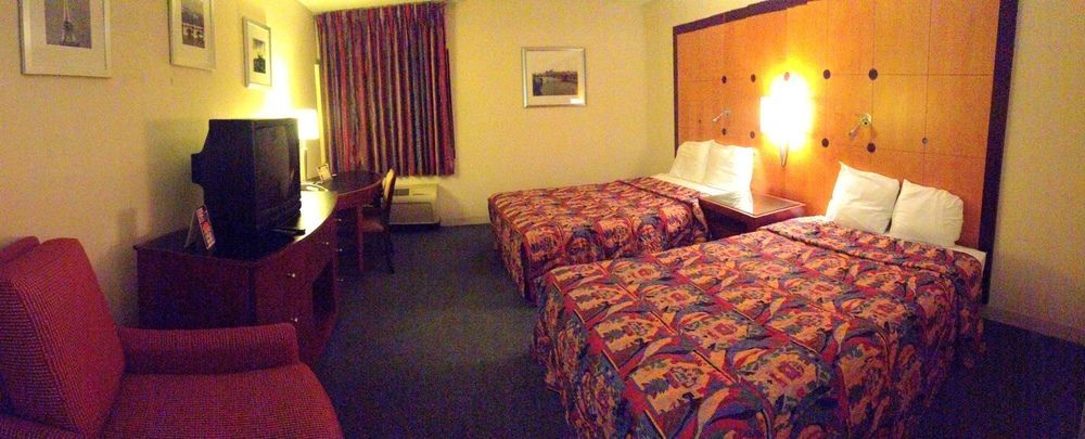 Travelodge By Wyndham ブルックリン・センター エクステリア 写真