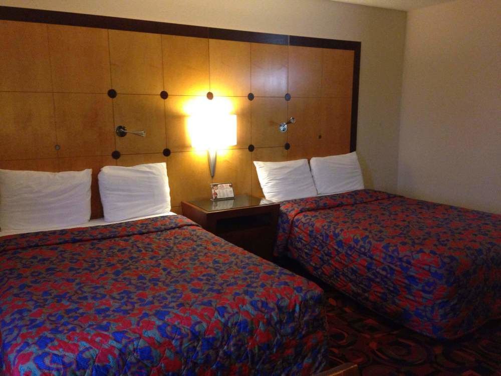 Travelodge By Wyndham ブルックリン・センター エクステリア 写真