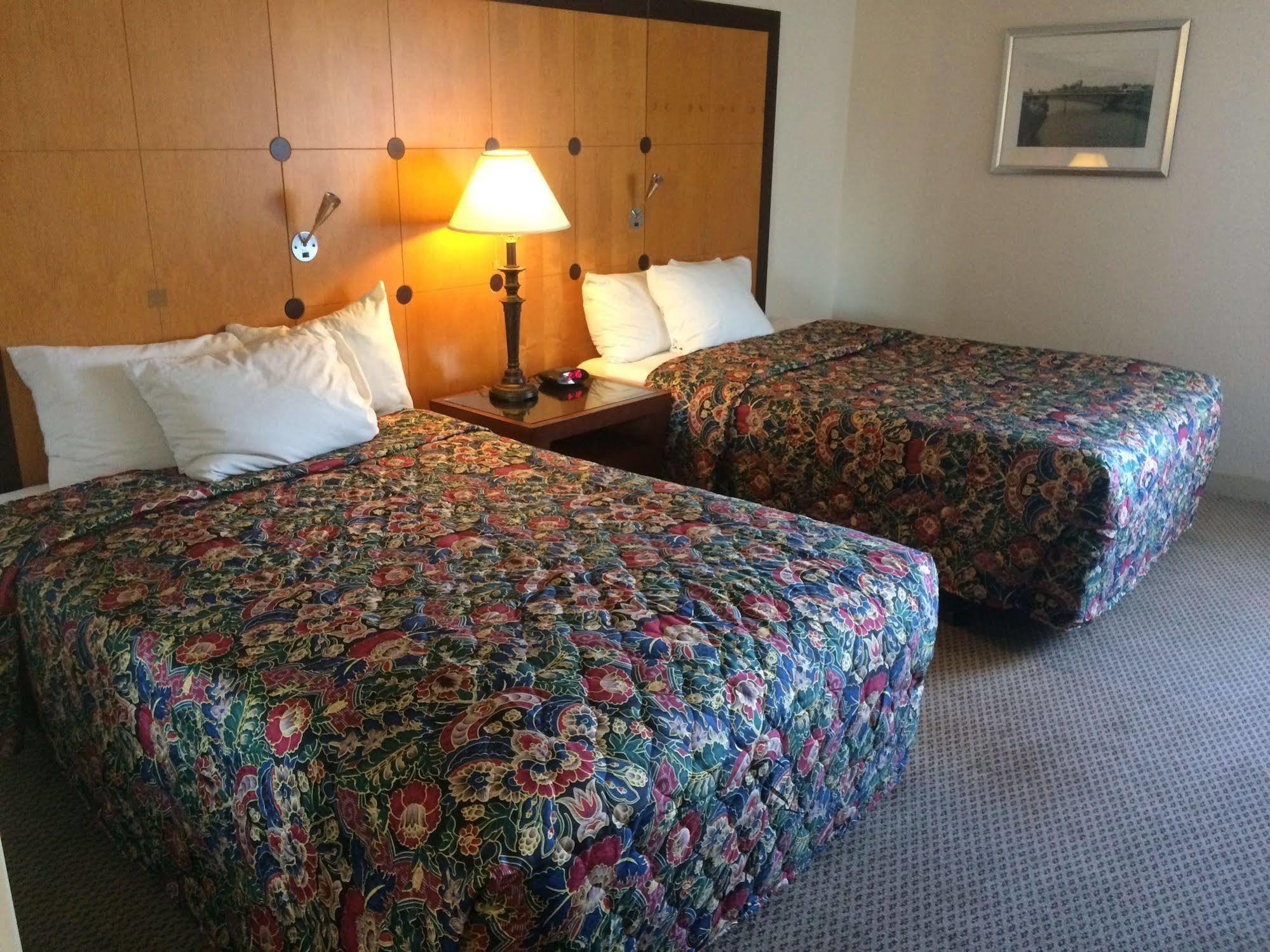 Travelodge By Wyndham ブルックリン・センター エクステリア 写真